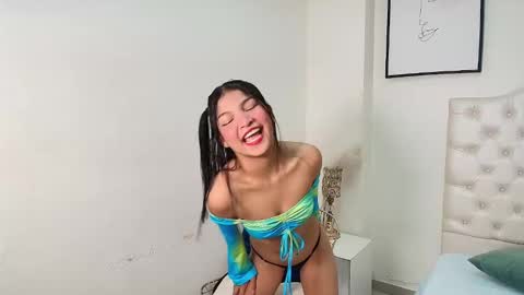 Snapshot of charlotte_capell chatting on January 4, 2025, 3:07 am Charly online show from January 4, 2025, 3:07 am