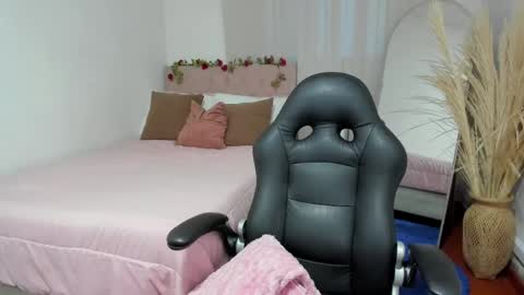Snapshot of charlotte_pleasure chatting on May 19, 2026, 10:43 am Charlotte online show from May 19, 2026, 10:43 am