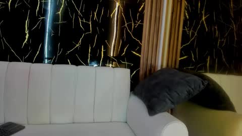 charlotte_skinny11_aws online show from November 9, 2025, 5:33 pm