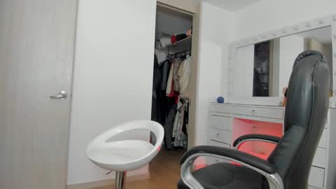 Snapshot of charlotte_tiller chatting on January 14, 2026, 3:45 am Yuli online show from January 14, 2026, 3:45 am