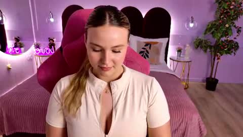 charlotteatwood online show from June 22, 2026, 4:04 pm