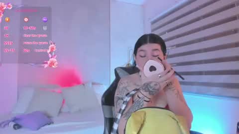 Charlottee online show from July 28, 2026, 9:03 pm