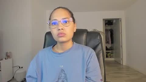 charlotte hamilton online show from September 30, 2025, 10:37 pm