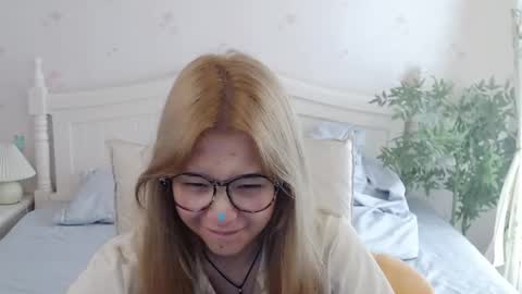 Snapshot of charlottelin chatting on October 2, 2025, 2:29 am Charlotte online show from October 2, 2025, 2:29 am