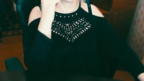 CharlotteXTasty online show from December 4, 2024, 12:58 pm