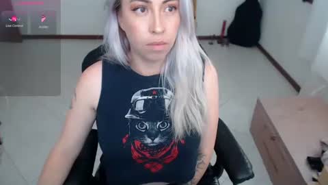 charlottezoe online show from December 4, 2024, 7:34 pm