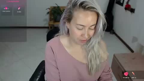 charlottezoe online show from December 7, 2024, 9:28 am