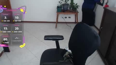 charlottezoe online show from September 15, 2025, 4:29 pm