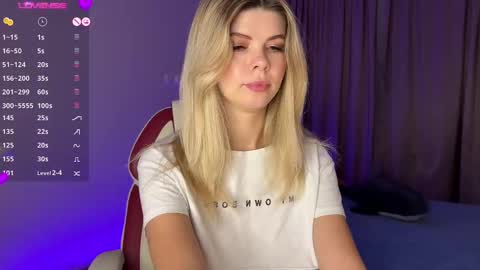 Snapshot of charming__kitty chatting on December 3, 2024, 10:17 am Kira online show from December 3, 2024, 10:17 am