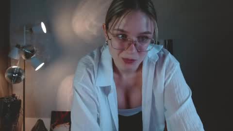 Michelle  online show from April 18, 2026, 1:42 am