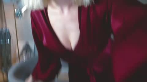 Michelle  online show from May 7, 2026, 3:01 am