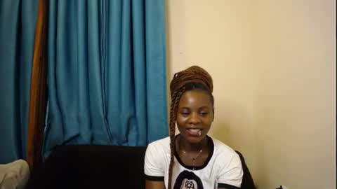 Snapshot of charming_coco chatting on December 16, 2025, 7:08 pm Coco online show from December 16, 2025, 7:08 pm