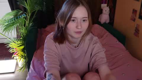 Snapshot of charming_lilly chatting on February 20, 2025, 1:19 pm Lissa online show from February 20, 2025, 1:19 pm