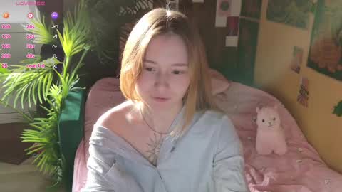 Snapshot of charming_lilly chatting on February 24, 2025, 7:22 am Lissa online show from February 24, 2025, 7:22 am