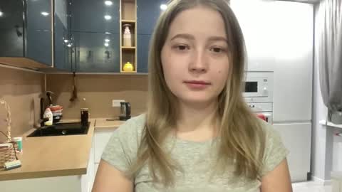 Sarah online show from September 16, 2025, 3:57 pm