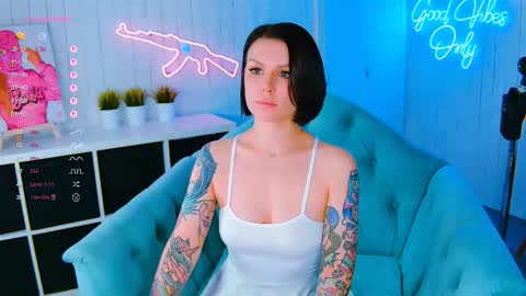 Snapshot of chaturkaterina chatting on October 16, 2025, 4:24 am Miss Harmony online show from October 16, 2025, 4:24 am