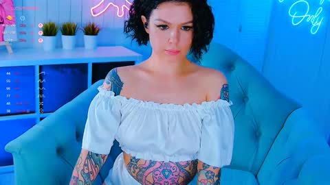 Snapshot of chaturkaterina chatting on October 24, 2025, 5:37 am Miss Harmony online show from October 24, 2025, 5:37 am