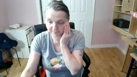 chealsiek online show from April 9, 2026, 2:11 am