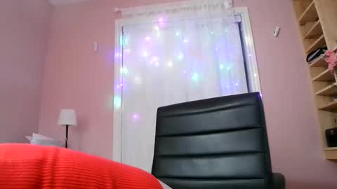 chealsiek online show from April 15, 2026, 9:37 pm