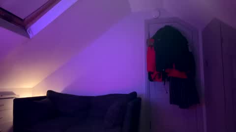 Cheekylondon online show from December 4, 2024, 10:19 pm