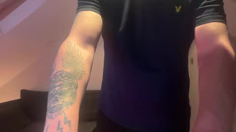 Cheekylondon online show from April 8, 2026, 9:04 pm