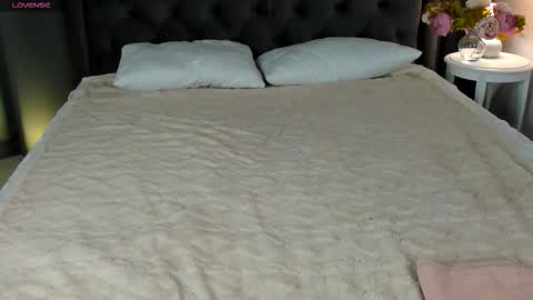 cheezy_cream online show from January 12, 2026, 3:12 am