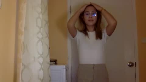 Snapshot of chelly4u69 chatting on November 26, 2025, 4:35 am chelly4u69 online show from November 26, 2025, 4:35 am