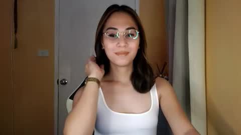 chelly4u69 online show from March 19, 2026, 2:04 am