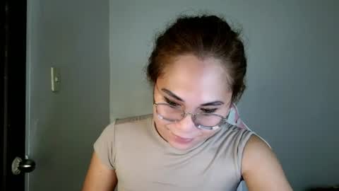 Snapshot of chelly4u69 chatting on June 30, 2026, 1:17 am chelly4u69 online show from June 30, 2026, 1:17 am