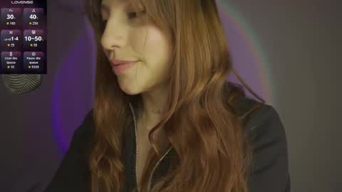 Holly online show from September 26, 2025, 11:09 pm