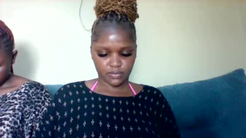 cherry_mufinn online show from January 7, 2026, 4:42 pm