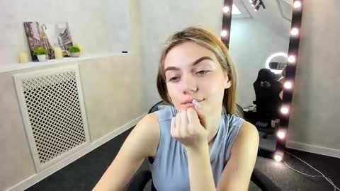 cherry_pr1ce online show from December 20, 2024, 1:14 am