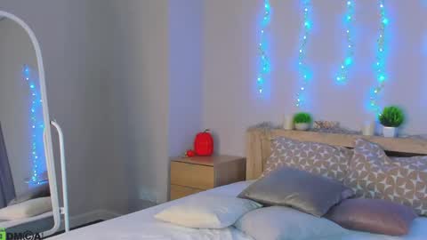 cherry_pr1ce online show from April 17, 2026, 12:24 am