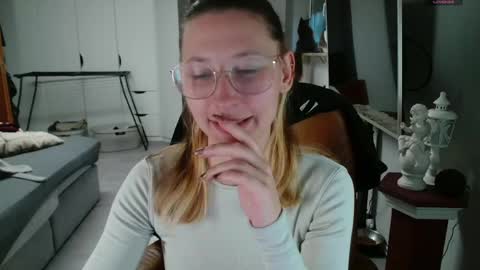 Leonie online show from April 16, 2026, 6:09 pm