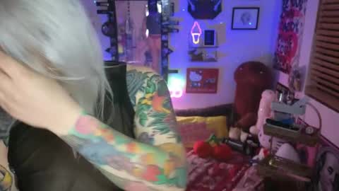 CherryBombBomb online show from January 4, 2025, 6:52 am