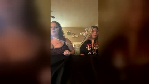 Snapshot of cherrydarlingxxcotic chatting on July 25, 2026, 11:57 pm cherrydarlingxxcotic online show from July 25, 2026, 11:57 pm