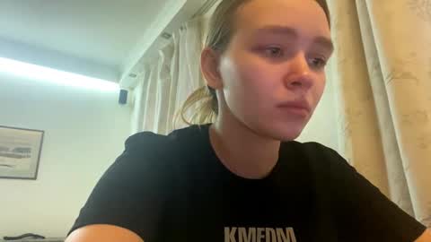 Snapshot of cherryleija chatting on March 19, 2026, 5:22 am Lei online show from March 19, 2026, 5:22 am