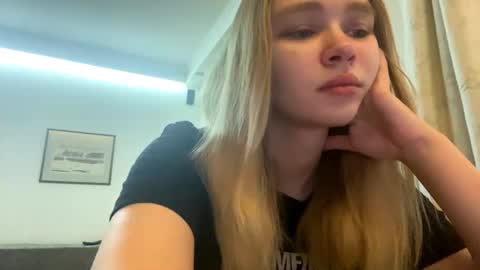 Snapshot of cherryleija chatting on March 20, 2026, 5:23 am Lei online show from March 20, 2026, 5:23 am