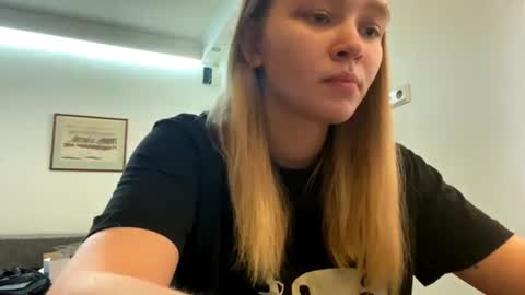 Snapshot of cherryleija chatting on March 27, 2026, 8:26 am Lei online show from March 27, 2026, 8:26 am