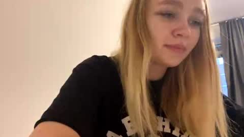 Snapshot of cherryleija chatting on May 13, 2026, 5:54 pm Lei online show from May 13, 2026, 5:54 pm