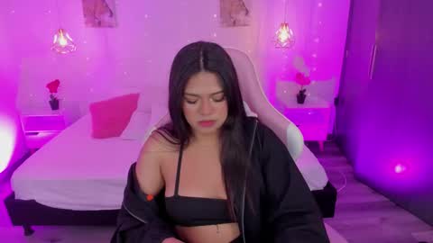 Snapshot of cherryvixen_ chatting on November 24, 2025, 5:07 am Cherry Vixen online show from November 24, 2025, 5:07 am