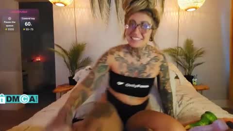 Chevi Blue online show from December 1, 2025, 1:38 pm