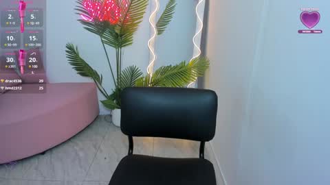 Snapshot of chiara_tay chatting on January 13, 2025, 7:53 pm Chiara online show from January 13, 2025, 7:53 pm