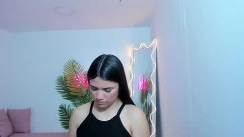 Snapshot of chiara_tay chatting on January 18, 2025, 7:15 pm Chiara online show from January 18, 2025, 7:15 pm