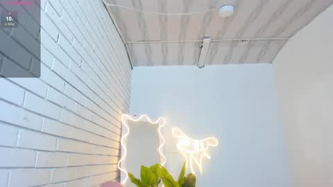 Snapshot of chiara_tay chatting on February 5, 2025, 1:37 am Chiara online show from February 5, 2025, 1:37 am