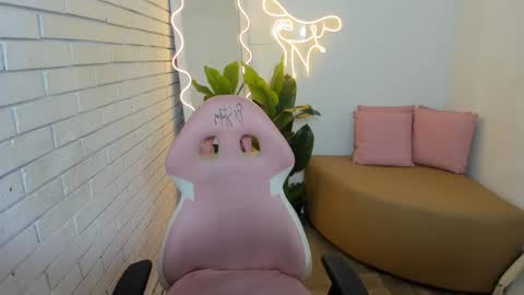 Snapshot of chiara_tay chatting on February 9, 2025, 3:00 am Chiara online show from February 9, 2025, 3:00 am