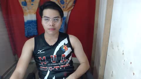Snapshot of chicago_west chatting on December 21, 2024, 2:37 pm Ask me online show from December 21, 2024, 2:37 pm
