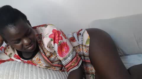 Snapshot of chichie_ chatting on August 6, 2026, 8:00 pm chichie_ online show from August 6, 2026, 8:00 pm