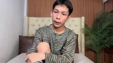 chick_renz online show from July 28, 2026, 4:50 pm