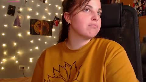 Snapshot of chill_saya chatting on September 28, 2025, 9:42 pm Saya online show from September 28, 2025, 9:42 pm